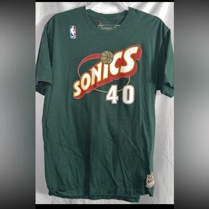 Mitchell & Ness Green Sonics Sean kemp Short Sleeve Tee